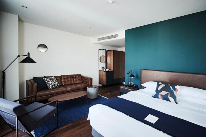 room detail thumbnail 1