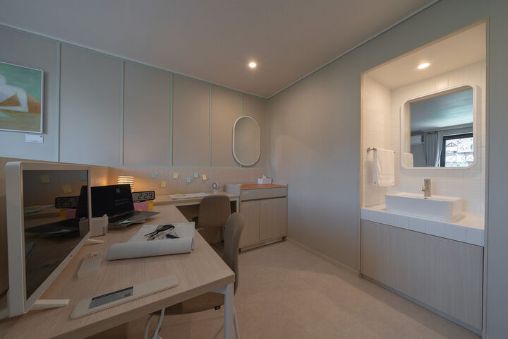 room detail thumbnail 1