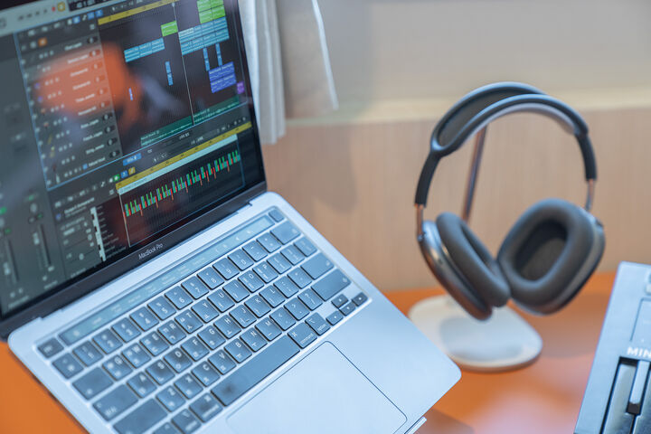 room detail thumbnail 1