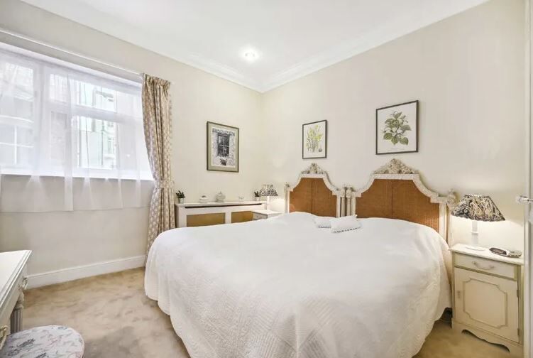 런던 엔티크하우스