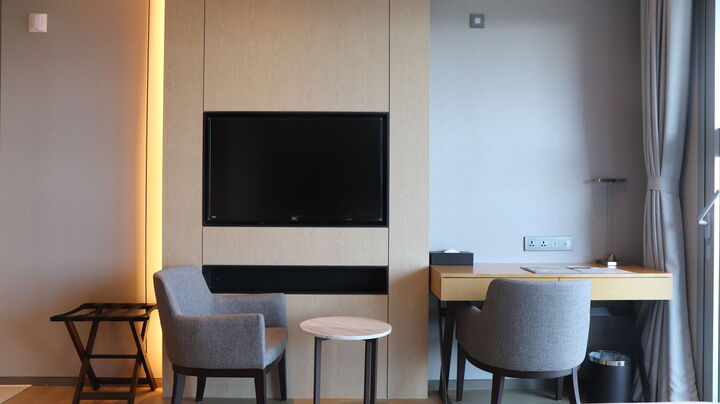 room detail thumbnail 2