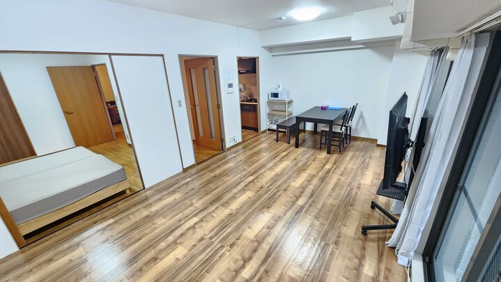 room detail thumbnail 0
