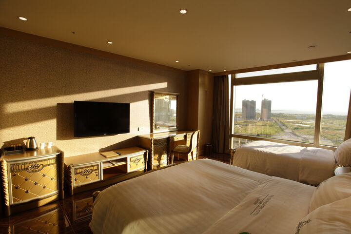 room detail thumbnail 2