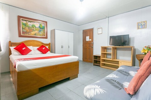 OYO 722 슬라우치 핫 인