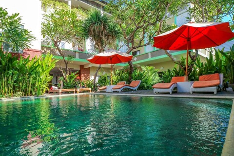 오요 1666 그랜드 푸자완 호텔 니어 꾸따 비치