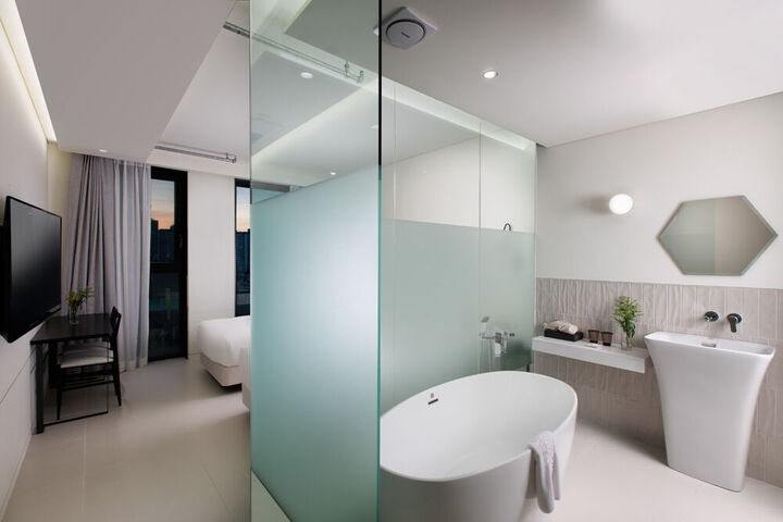 room detail thumbnail 1