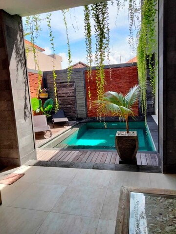 인탄 레기안 스미냑 빌라