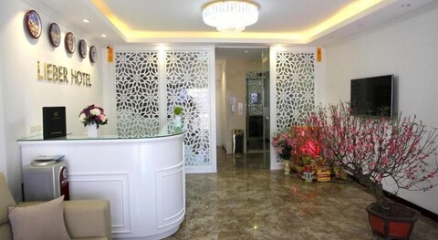 로터스 호텔 반 푹 - 바이 베이럭셔리