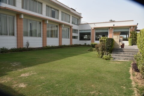 오퓰런트 바이 우드만 호텔 앤드 리조트