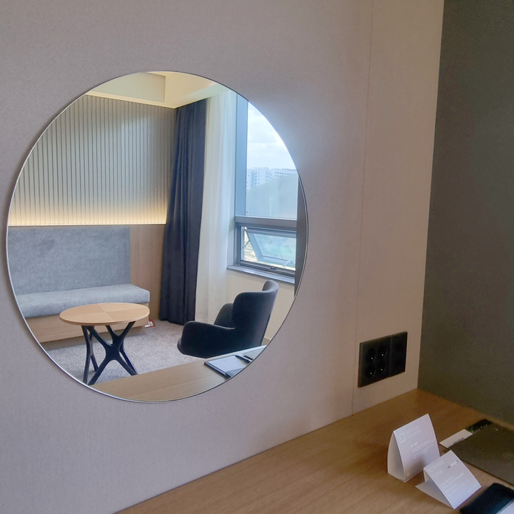 room detail thumbnail 2