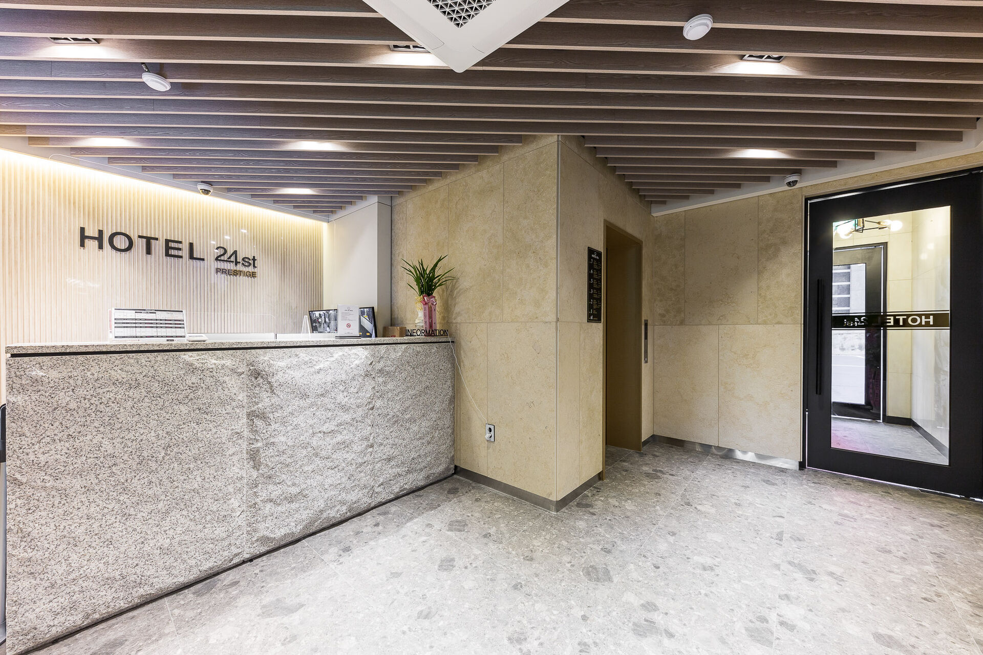 호텔24st.어반브라운 서산호수공원점/유흥업소없는단독건물,단독지상주차장 로비·리셉션