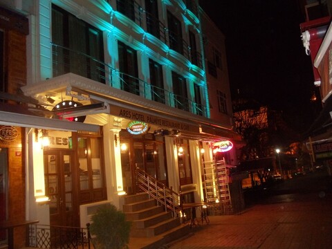 아레스 호텔 술타나멧