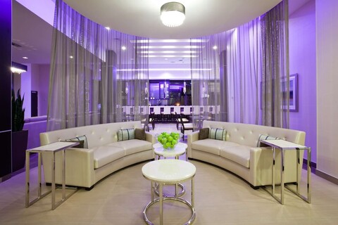 홀리스 핼리팩스 어 더블트리 스위트 바이 힐튼 호텔