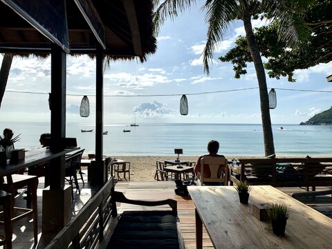 샌드 인 마이 슈즈 비치 로프트