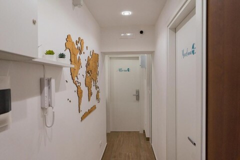 네, 나의 방을 압니다 - 스토리코