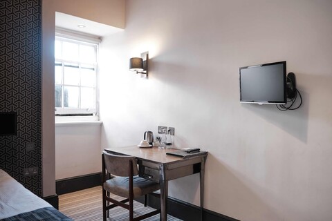 로즈 앤드 크라운 스토크 뉴잉턴