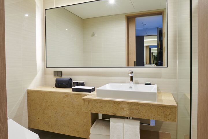 room detail thumbnail 2