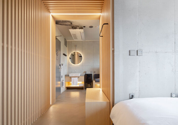 room detail thumbnail 2