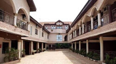 Townhall Hotel & Suites