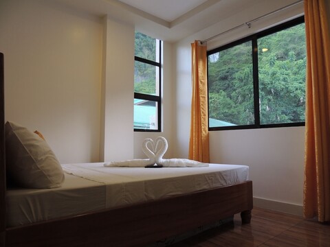 앤젤릭 투어리스트 인