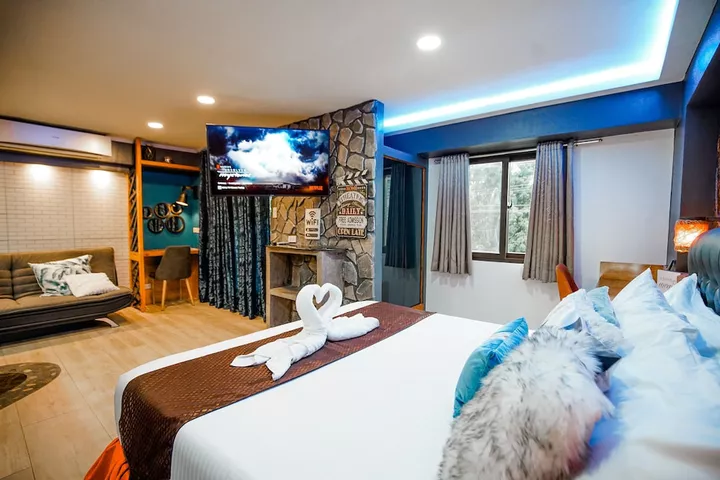 ClockWorkOrange Luxury Suites