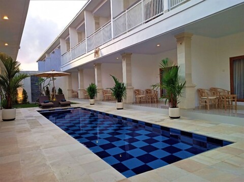 더 에이트 발리