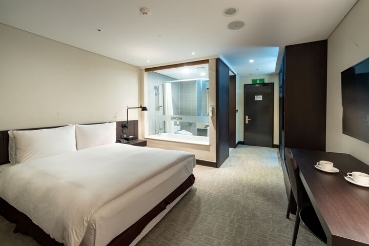 room detail thumbnail 2