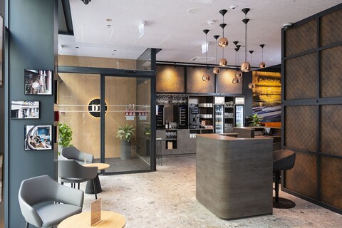 쓰리 코너스 다운타운 호텔