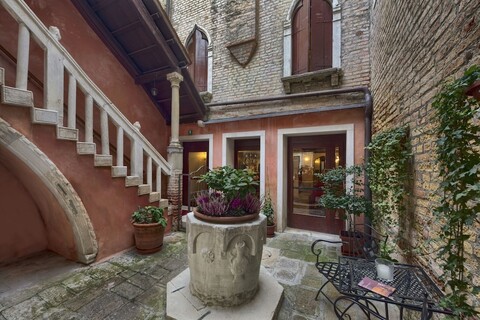 호텔 파우사니아