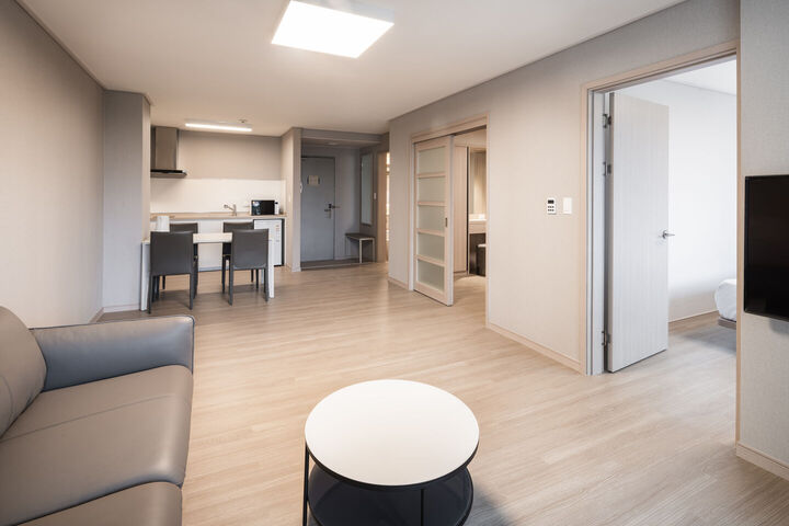 room detail thumbnail 1