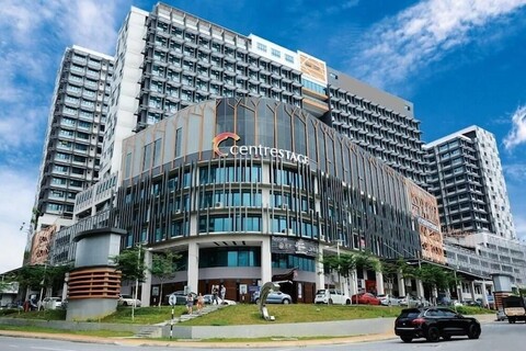센터스테이지 페탈링 제이아 - 퍼펙트 호스트
