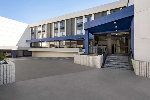 베이몬트 바이 윈덤 몬테레이 파크