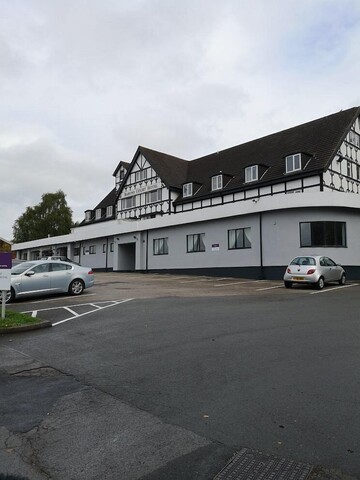 바론스 코트 호텔