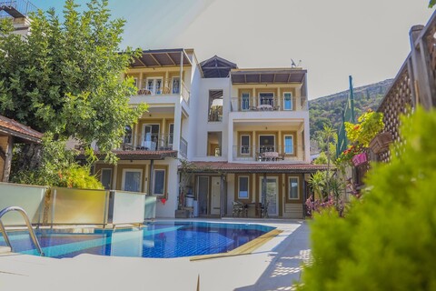 에게안 게이트 호텔