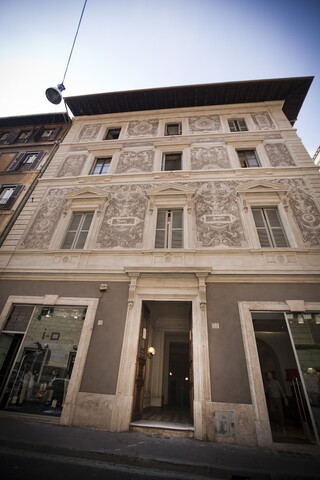 치크 앤 타운 럭셔리 룸스, 피아자 디 스파냐