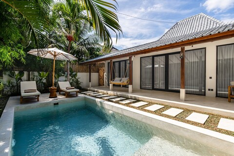 우다라 바이 EVDEkimi - 예술적인 우붓 중심에 있는 넓은 4베드룸 풀 빌라, 무성한 정원 있음