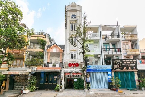 베이 럭셔리의 탄툰 호텔