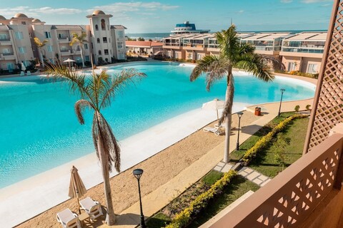 마롬 포트 사이드 리조트 & 비치