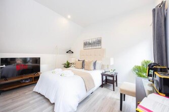 Private Room with Private Bathroom Croydon