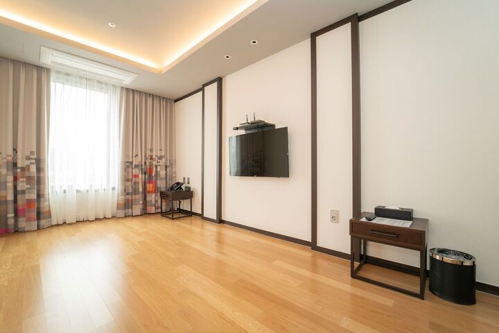 room detail thumbnail 1