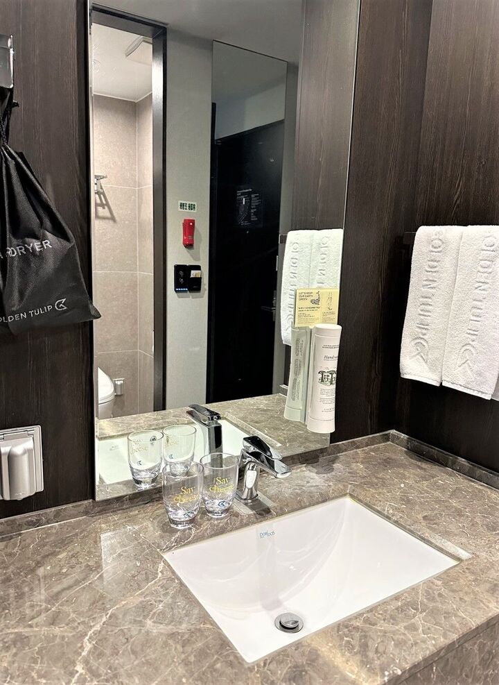 room detail thumbnail 2