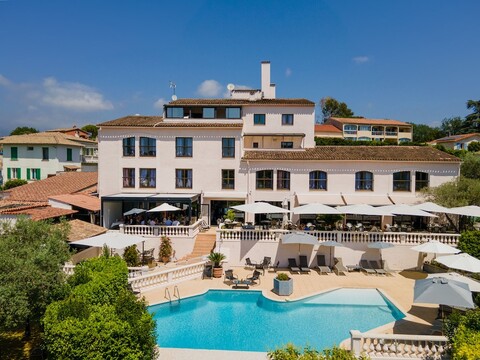 호텔 페를라 리비에라