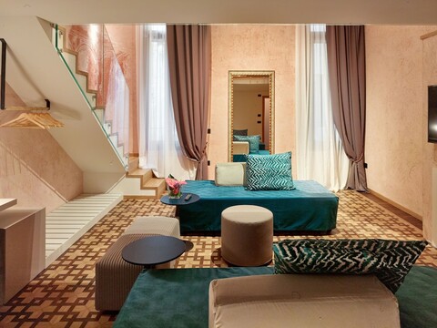 카 데이 프로베르비 스위트, 베니스 딥 컬처