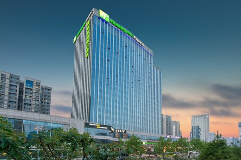 홀리데이 인 익스프레스 지난 하이테크 존 바이 IHG
