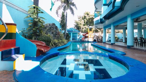 레드도어즈 플러스 @ 빌라 글로리아 타기그