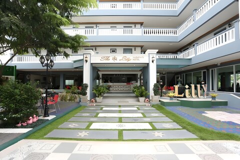 더 릴리 호텔