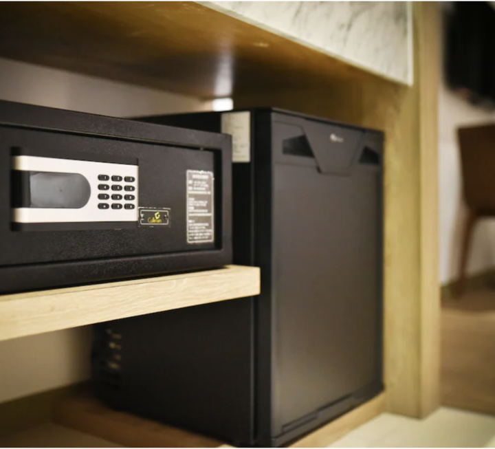 room detail thumbnail 2