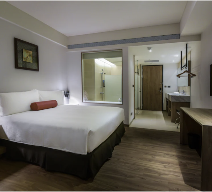 room detail thumbnail 2