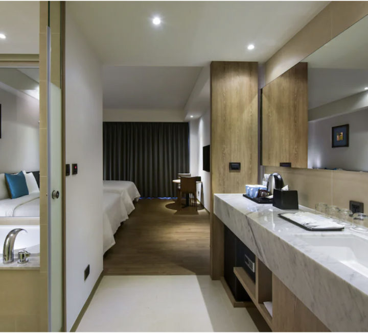 room detail thumbnail 2