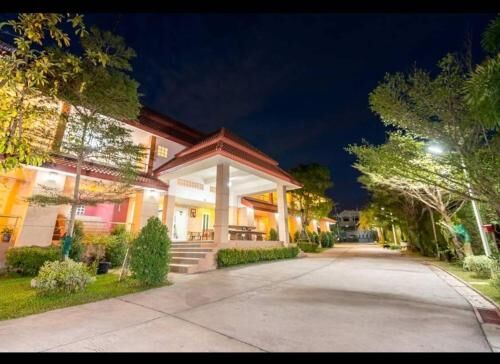 โรงแรมเจเอสเพลส-i